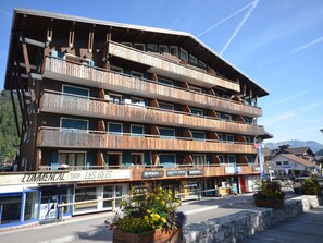 Exterior - Les Gets - Renovated apartment at foot of slopes, central, 4 pers, balcony, private parking (Les Gets)