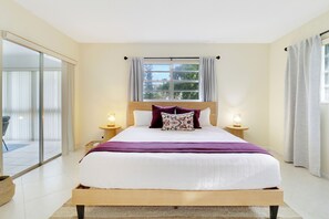 2 camere, una scrivania, ferro/asse da stiro, culla da viaggio