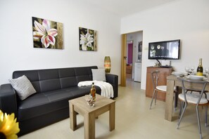 TV - Spacious apartment Martina with dishwasher (Umag)