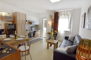 TV - Spacious apartment Martina with dishwasher (Umag)