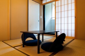 Studiosuite – elite | Blendingsgardiner, strykejern/-brett og wi-fi (inkludert)