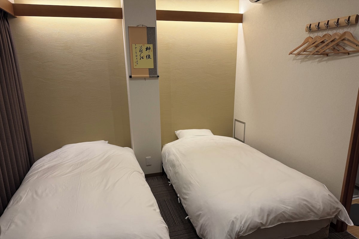 Classic Room | Blackout drapes, iron/ironing board, free WiFi