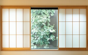 Rideaux occultants, fer et planche à repasser, Wi-Fi gratuit