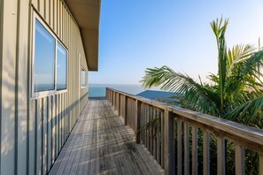 Property grounds - Ōmiha Oasis - Ōmiha Oasis is a premium family holiday home with spectacular views and wonderful amenities set in the tranquil surroundings of Ōmiha (Rocky Bay), Waiheke Island.  The property has three bedrooms and two bathrooms, making it perfect for (Waiheke Island)