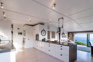 Microwave, stovetop, dishwasher