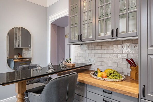 Dining - Elegant & Stylish 5 Star Luxury Living (Budapest)