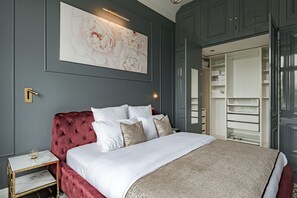 1 bedroom, iron/ironing board, WiFi, bed sheets - Elegant & Stylish 5 Star Luxury Living (Budapest)