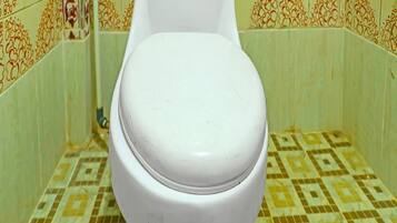 Standard Double Room | Bathroom | Shower, towels