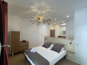 2 bedrooms, desk, iron/ironing board, travel crib