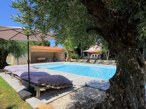 Et oppvarmet basseng