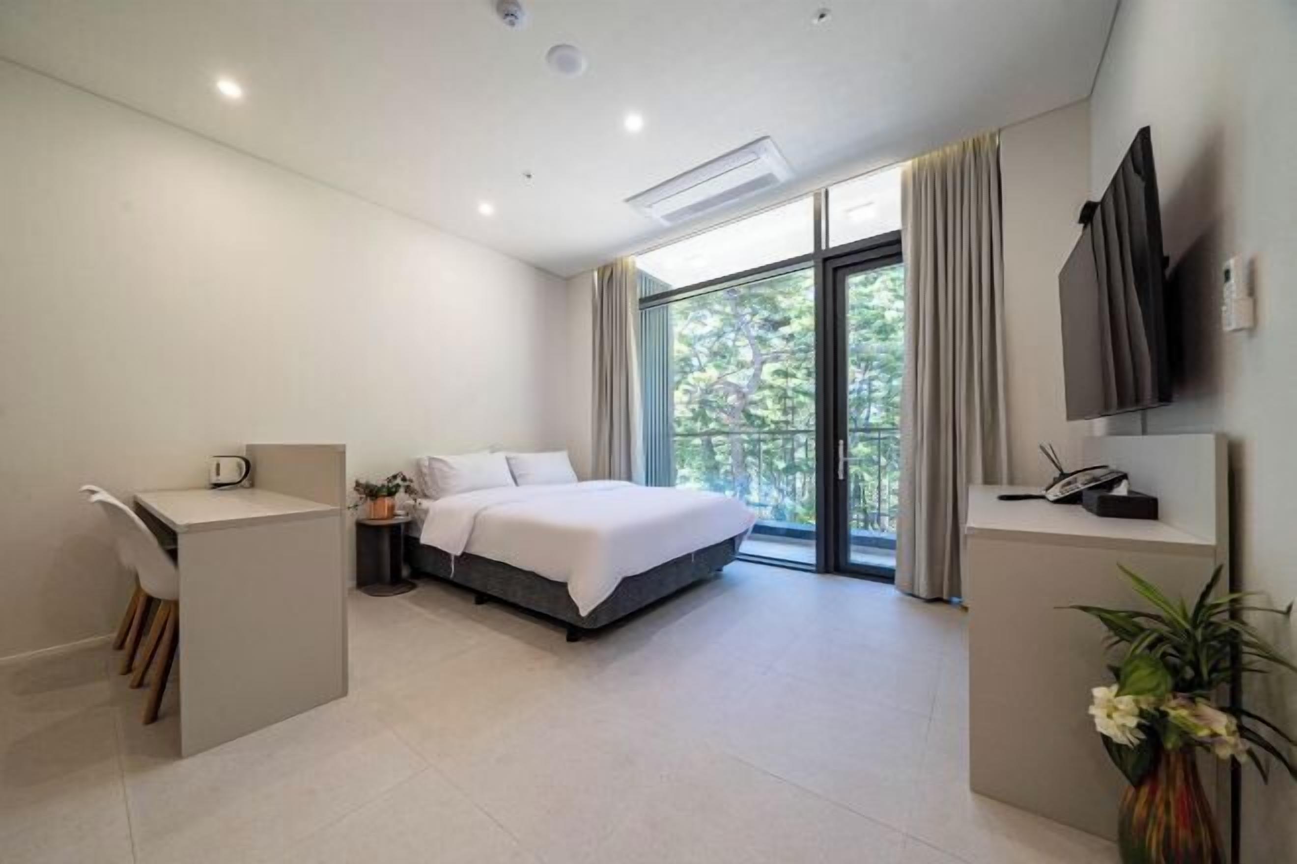 客室ごとに異なる装飾、客室ごとに異なるインテリア、WiFi (無料)、ベッドシーツ