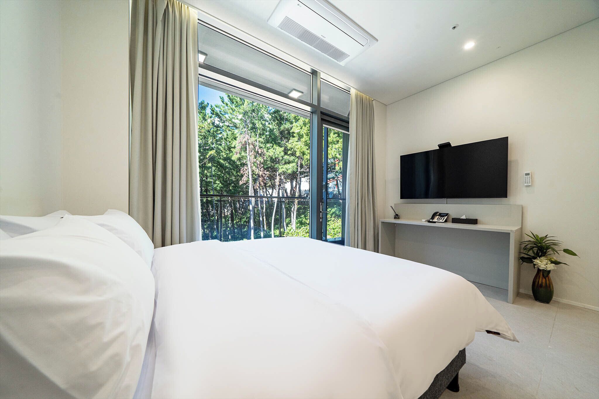 コンフォート ルーム | 客室ごとに異なる装飾、客室ごとに異なるインテリア、WiFi (無料)、ベッドシーツ