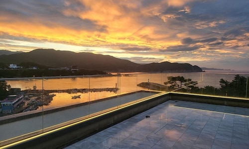 Hillsnorkelbeach hotel