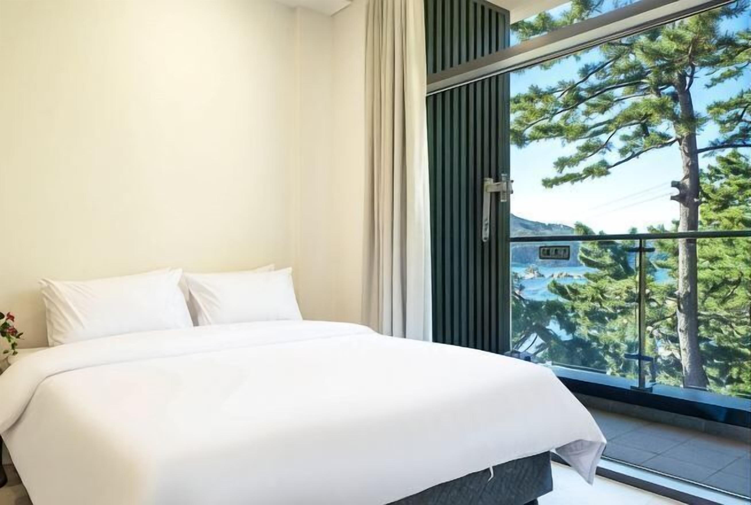 Individually decorated, individually furnished, free WiFi, bed sheets