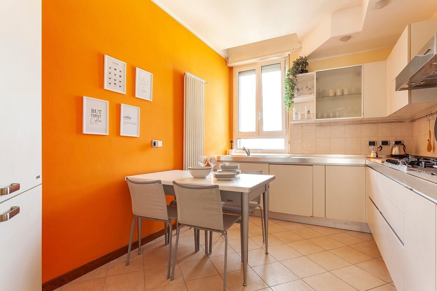 Mikrowelle, Ofen, Herdplatte, Geschirrspüler