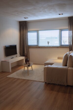 Smart TV, stereo - Luxery wellness with jacuzzi and sauna (Maasland)