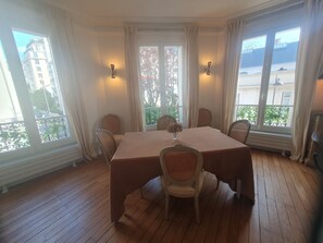 Dining - Idéal Pied à Terre à Deux pas du Bois de Boulogne et du Jardin du Ranelagh (Paris)