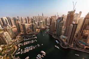 Aerial view - Maison Privee - Modern Luxury Apt w/ Spectacular Dubai Marina Vws (Dubai)