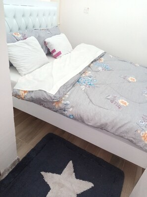 1 habitación, tabla de planchar con plancha y wifi