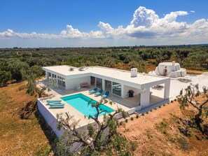 Piscine extérieure (ouverte en saison)