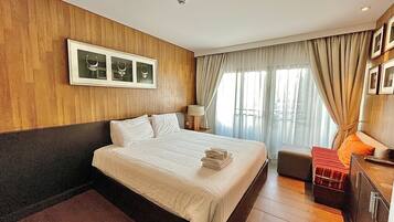 Habitación Deluxe | Caja de seguridad en la habitación y decoración personalizada