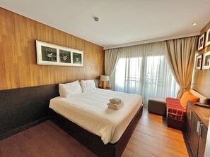 Deluxe Room | In-room safe, individually decorated, individually furnished, desk - Huern Nana Jomsawan (Phrae)