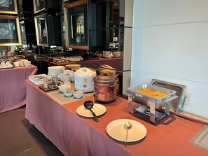 Daily buffet breakfast for a fee