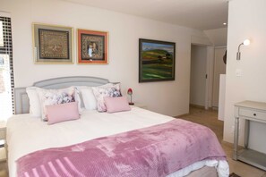 4 Schlafzimmer, Schreibtisch, Bügeleisen/Bügelbrett, Reisekinderbett