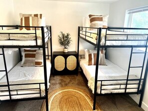 5 bedrooms, desk, iron/ironing board, travel crib - Ski Sandy, UT: Snowbird, Alta, Brighton, Solitude, Park City, Deer Valley, The Canyons (Sandy)