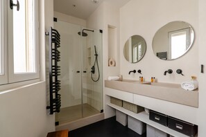 Bathtub, hair dryer, towels