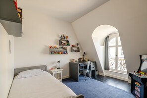 3 chambres, bureau, Wi-Fi, draps fournis