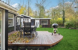 Outdoor dining - Nice home in Faxe Ladeplads with WiFi (Faxe Ladeplads)