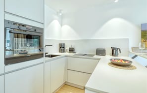 Coffee/tea maker, fridge, stovetop, dishwasher
