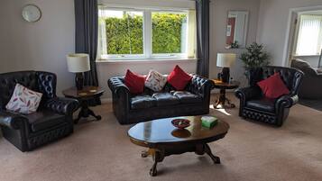 Apartment, 3 Bedrooms, Balcony, Garden View | Interior