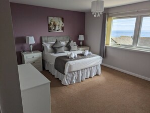 Apartment, 3 Bedrooms, Balcony, Garden View | 3 bedrooms - Elmbank House Apartment With Island Views (Berwick-upon-Tweed)