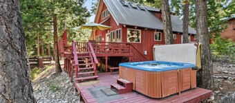 Dog-Friendly Cabin with Hot Tub, Backs to Forest