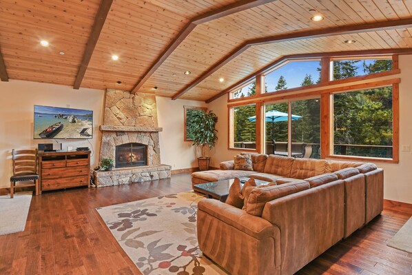 Télévision, cheminée