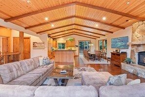 Télévision, cheminée