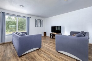 House (Grandpa`s Orange House) | Exterior - Grandpa`s Orange House (Randle)