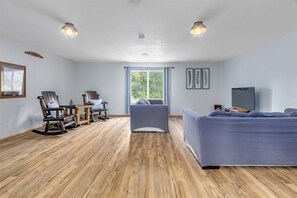 하우스 (Grandpa`s Orange House) | 외관