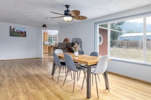 하우스 (Grandpa`s Orange House) | 외관