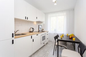 Basic Apartment | Private kitchen | Full-size fridge, microwave, oven, stovetop
