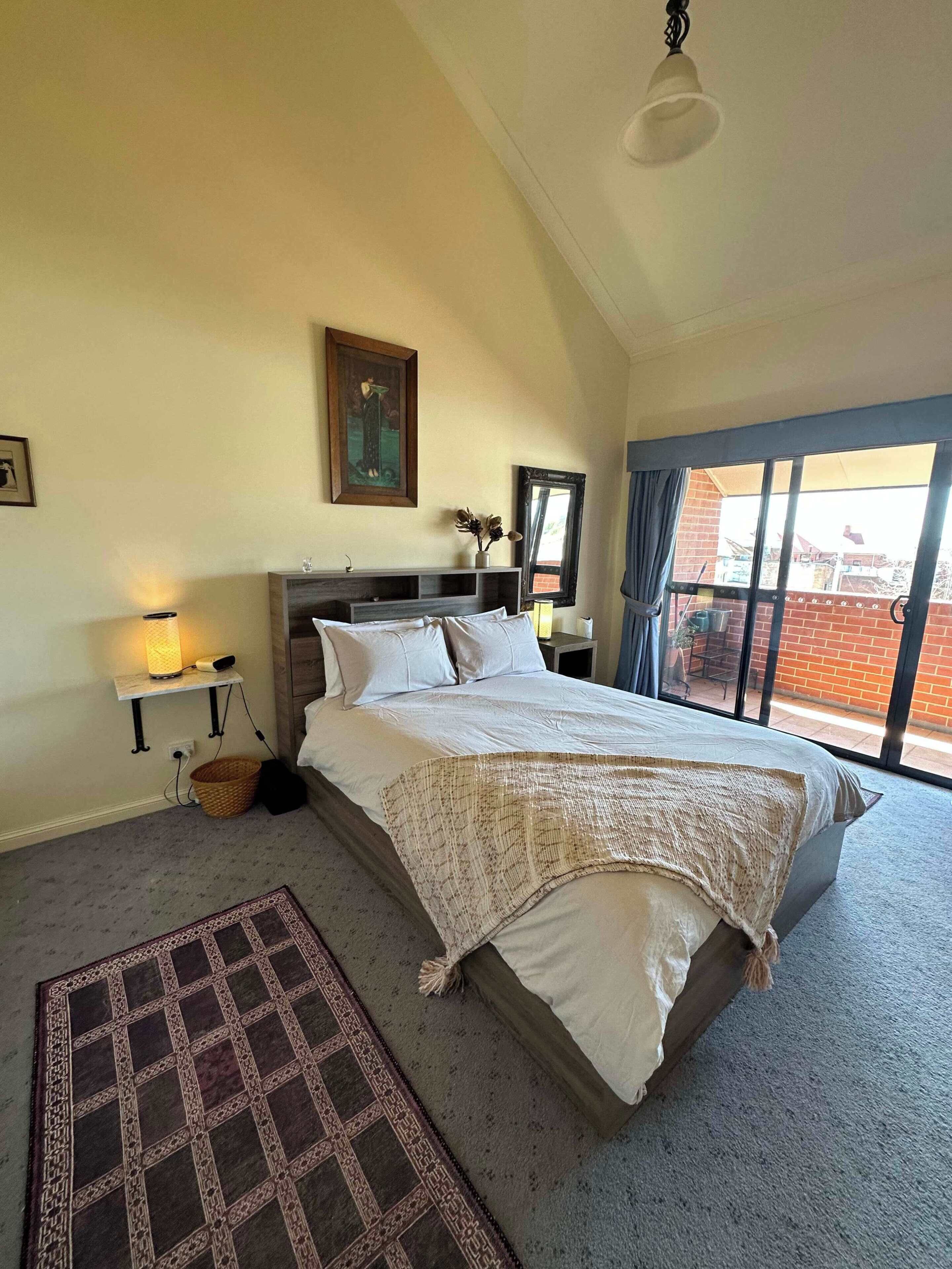 2 bedrooms, desk, iron/ironing board, WiFi