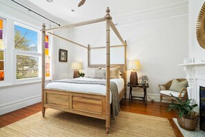 4 Schlafzimmer, Schreibtisch, Bügeleisen/Bügelbrett, WLAN