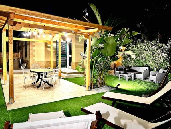 Outdoor dining - 3 Bedroom Villa in Solfarelli (Solfarelli)