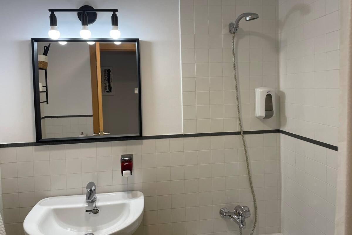 Maisonette (Nice) | Badezimmer | Haartrockner, Handtücher, Seife, Shampoo