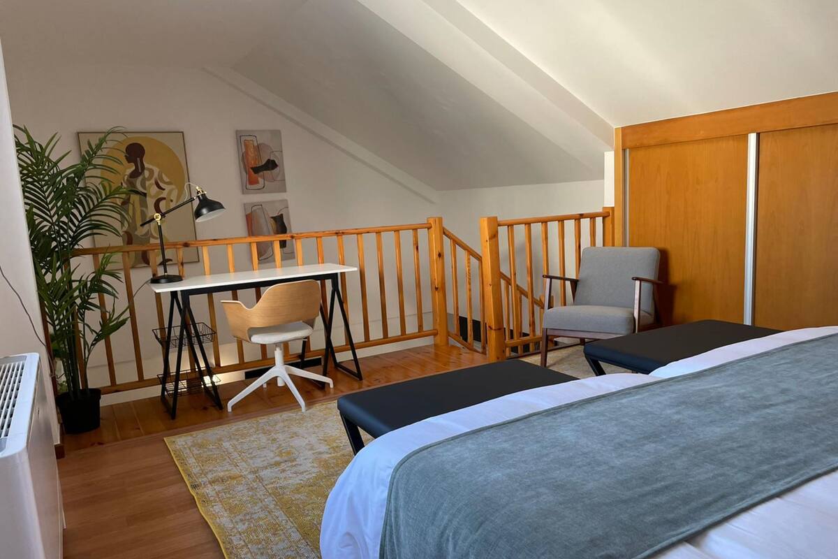 Loft (Stylish) | 1 Schlafzimmer, Schreibtisch, laptopgeeigneter Arbeitsplatz