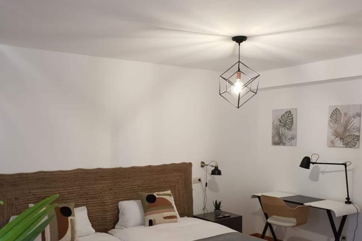 Lovely Loft | Desk, laptop workspace, free WiFi, bed sheets
