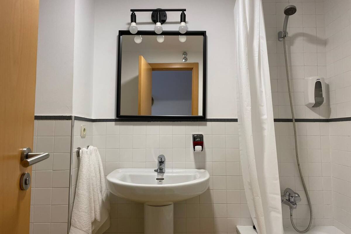 Excelente Dúplex | Badezimmer | Haartrockner, Handtücher, Seife, Shampoo