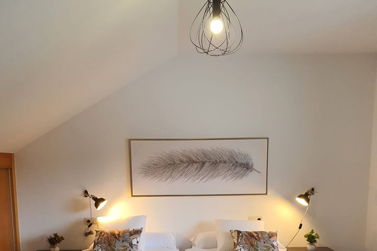 Loft (Stylish) | 1 Schlafzimmer, Schreibtisch, laptopgeeigneter Arbeitsplatz